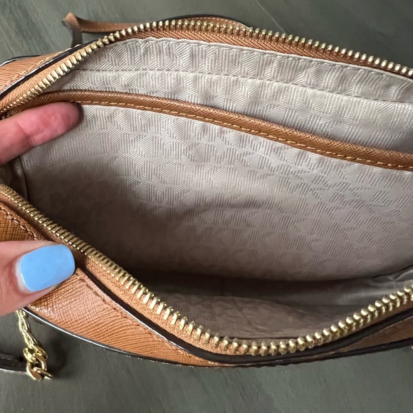 Michael Kors Ginny Cross body shoulder bag Like New! - Picture 6 of 7